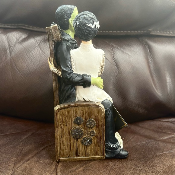 Frankenstein & Bride on Electric Chair - Spooky Night Halloween Decor - Picture 14 of 16